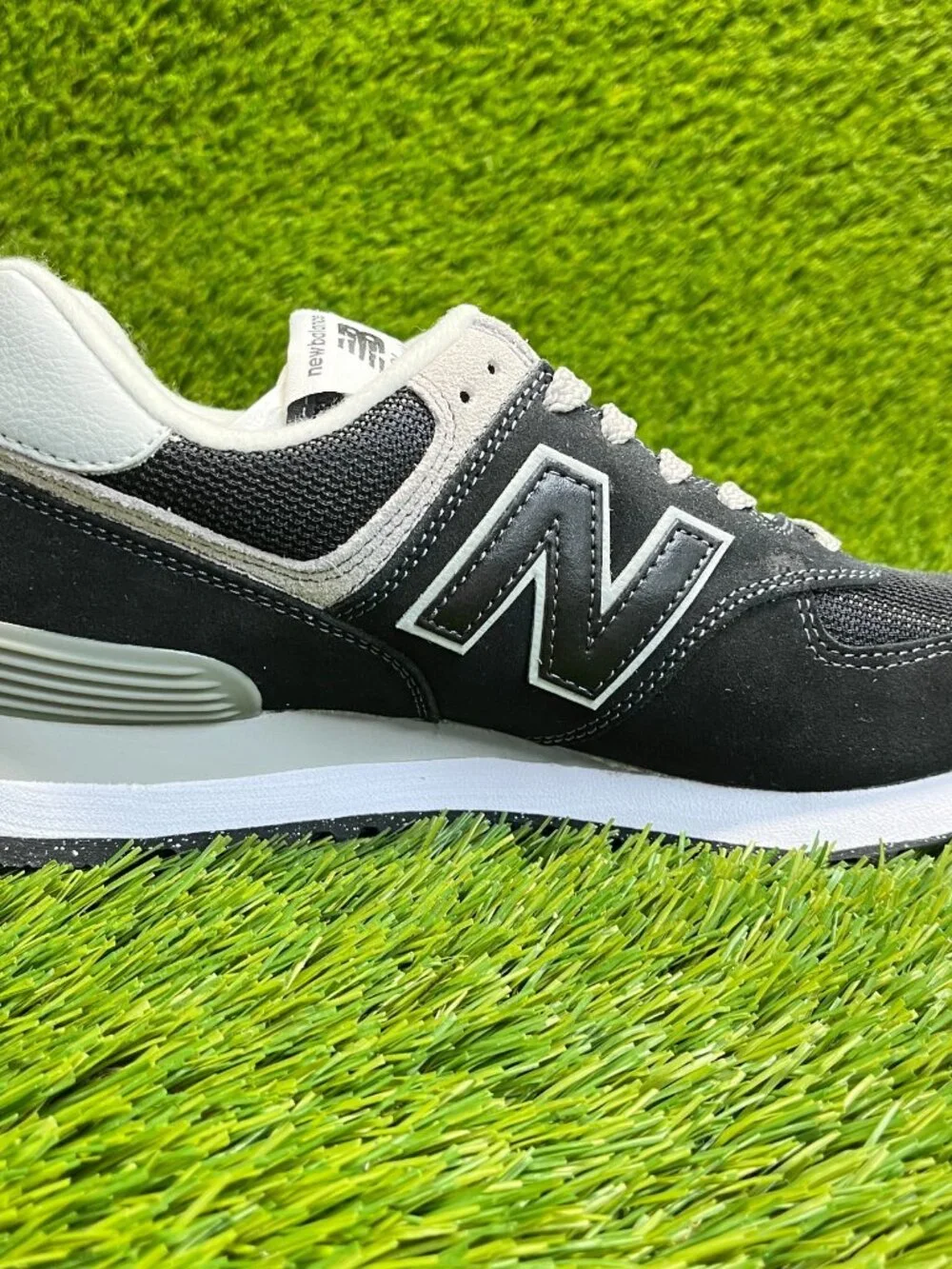 New Balance 574 Classic Mens Size 8 Black‎ Gray Athletic Running Shoes Sneakers